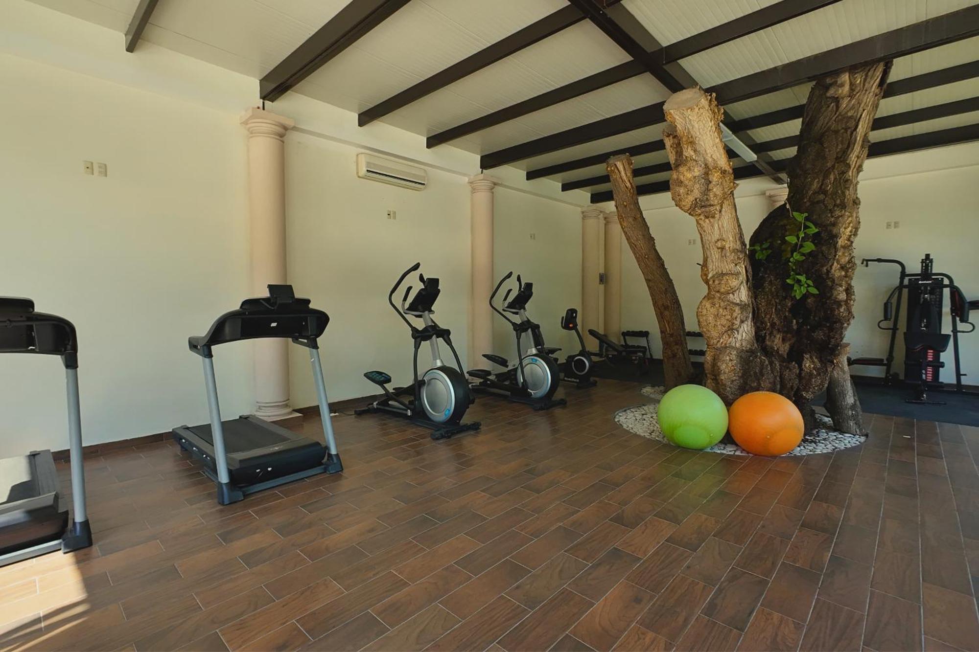 Hotel Real Del Bosque Golf And Spa Тула де Аленде Екстериор снимка